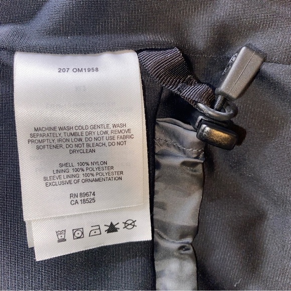 MOUNTAIN HARDWEAR Lightweight Gray Puffer Coat - Picture 6 of 10